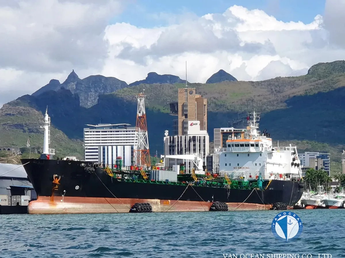 Oil/Chemical tanker for sale