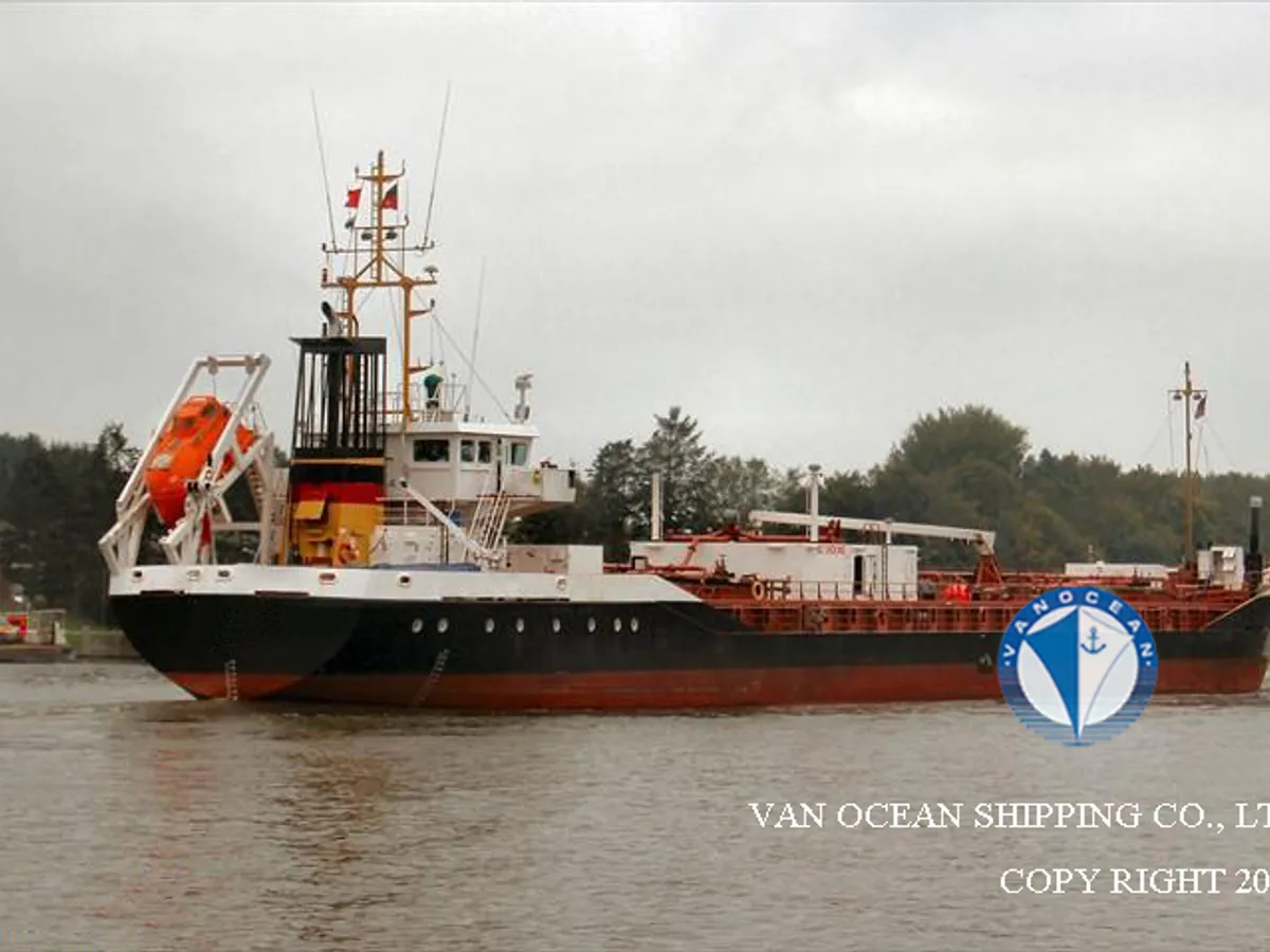 Oil/Chemical tanker for sale