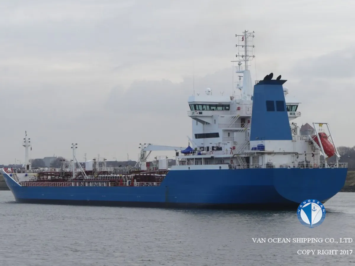 Oil/Chemical tanker for sale