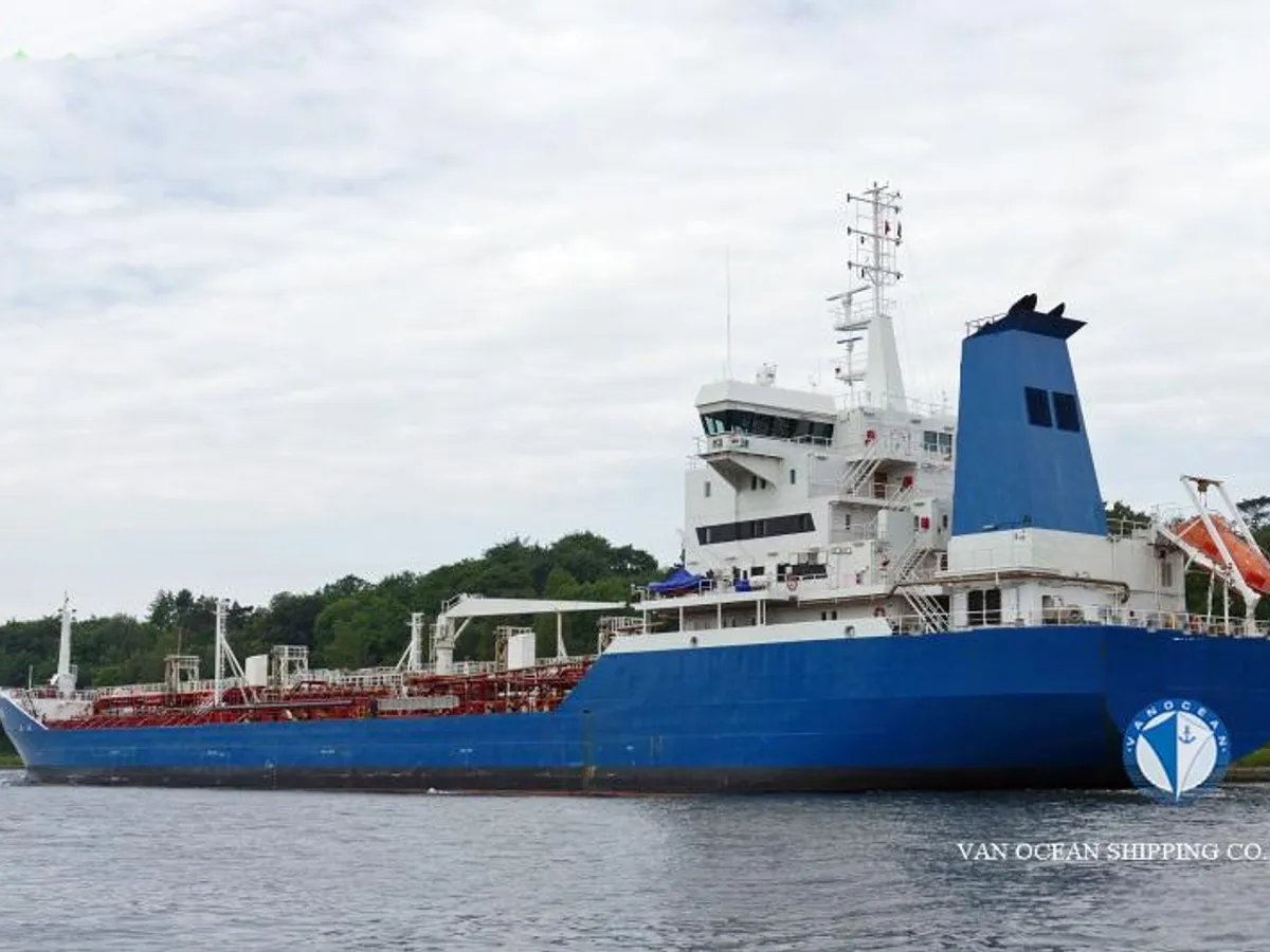 Oil/Chemical tanker for sale