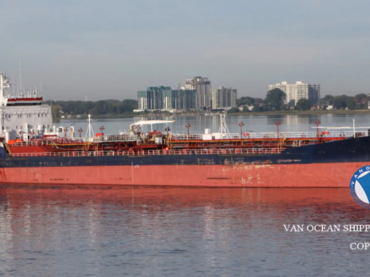 Oil/Chemical tanker for sale