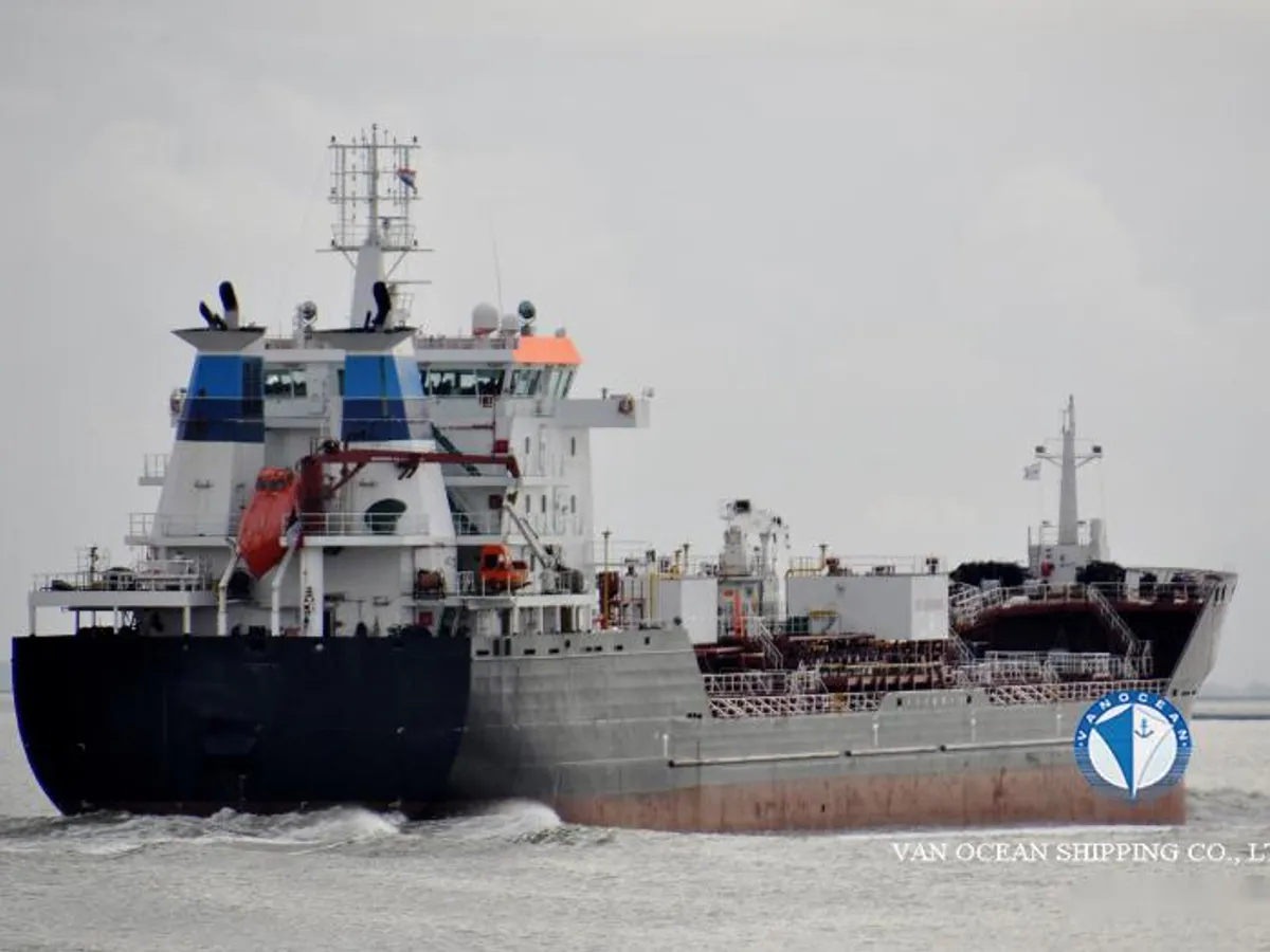 Oil/Chemical tanker for sale