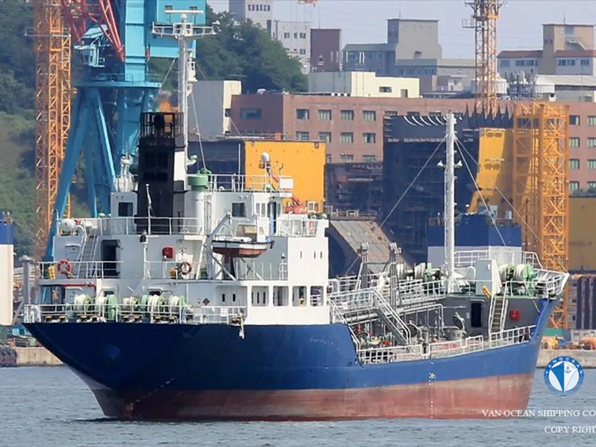 Oil/Chemical tanker for sale