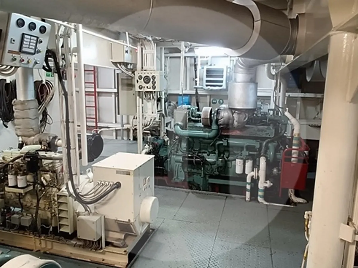 Crane vessel for sale