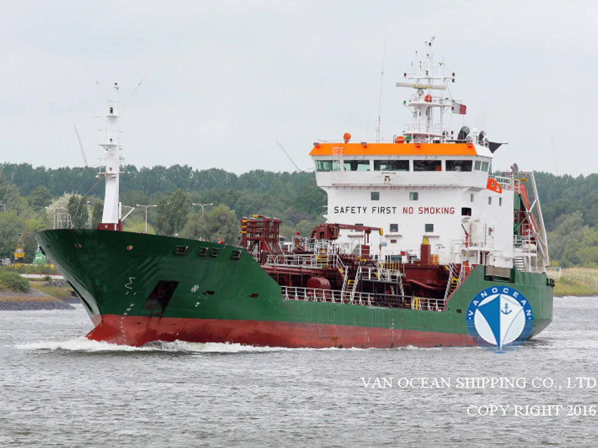 Oil/Chemical tanker for sale