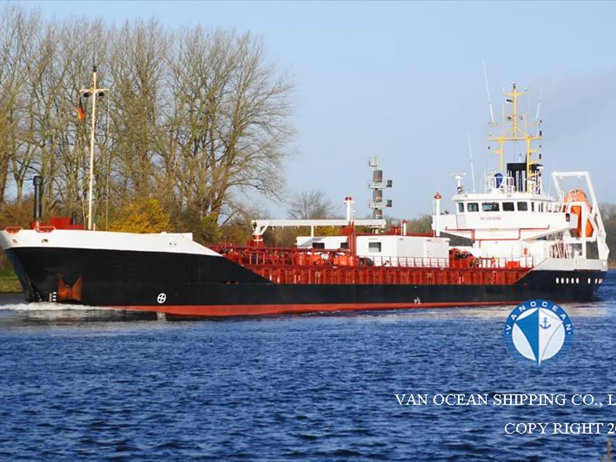 Oil/Chemical tanker for sale