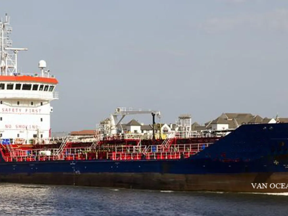 Oil/Chemical tanker for sale