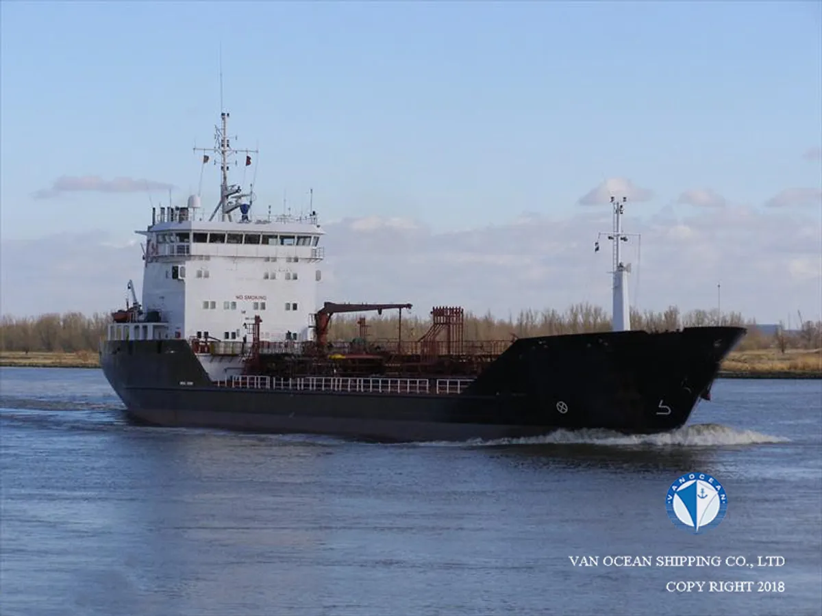Oil/Chemical tanker for sale