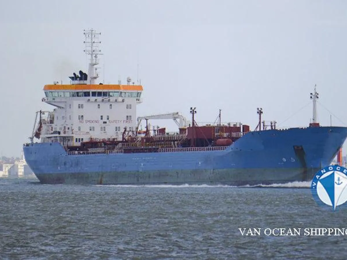 Oil/Chemical tanker for sale