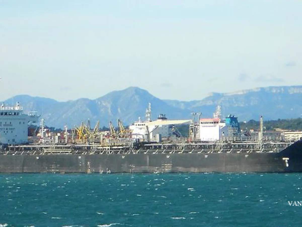 Oil/Chemical tanker for sale