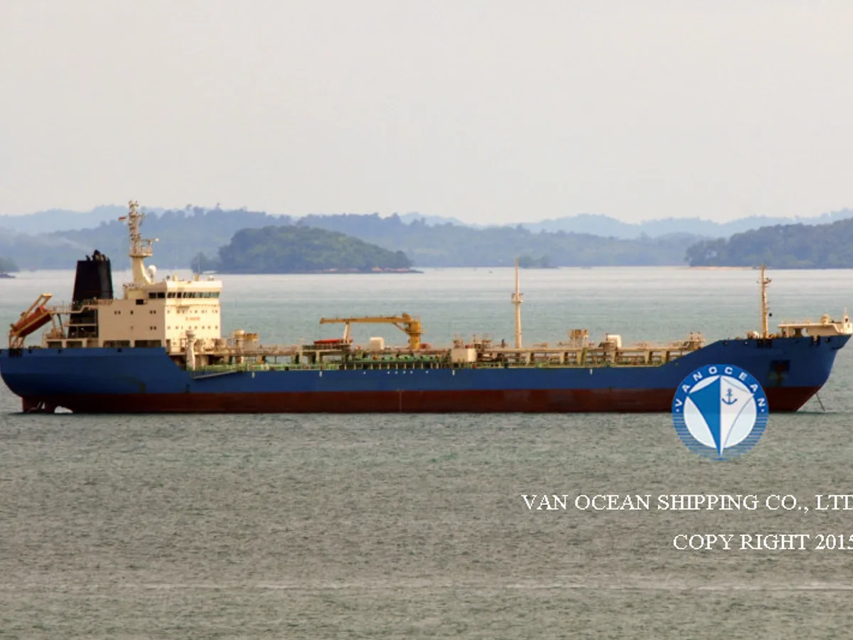 Oil/Chemical tanker for sale