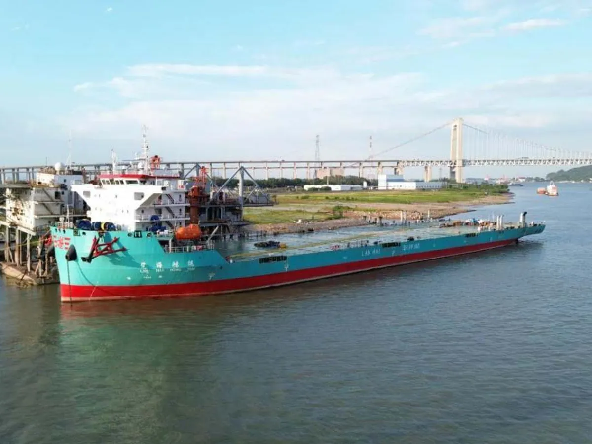 Heavy lift ship for sale