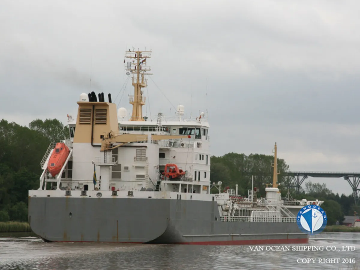 Oil/Chemical tanker for sale