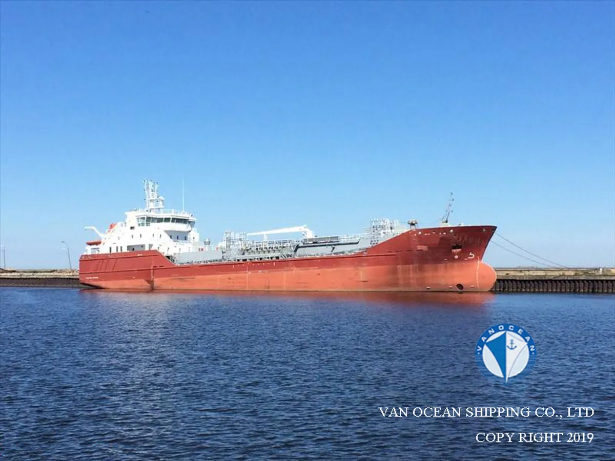 Oil/Chemical tanker for sale