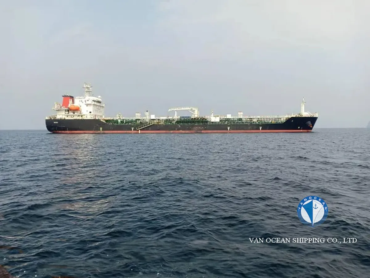 Oil/Chemical tanker for sale