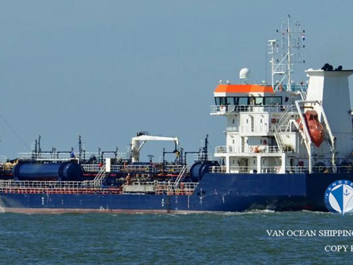 Oil/Chemical tanker for sale
