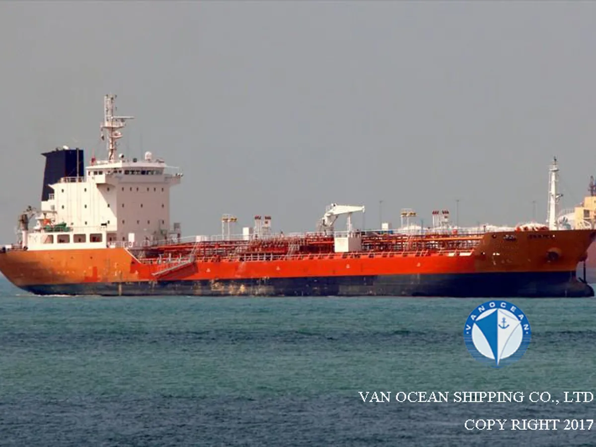 Oil/Chemical tanker for sale