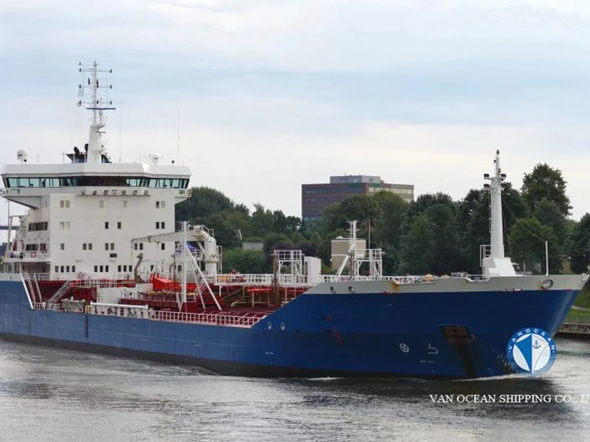 Oil/Chemical tanker for sale
