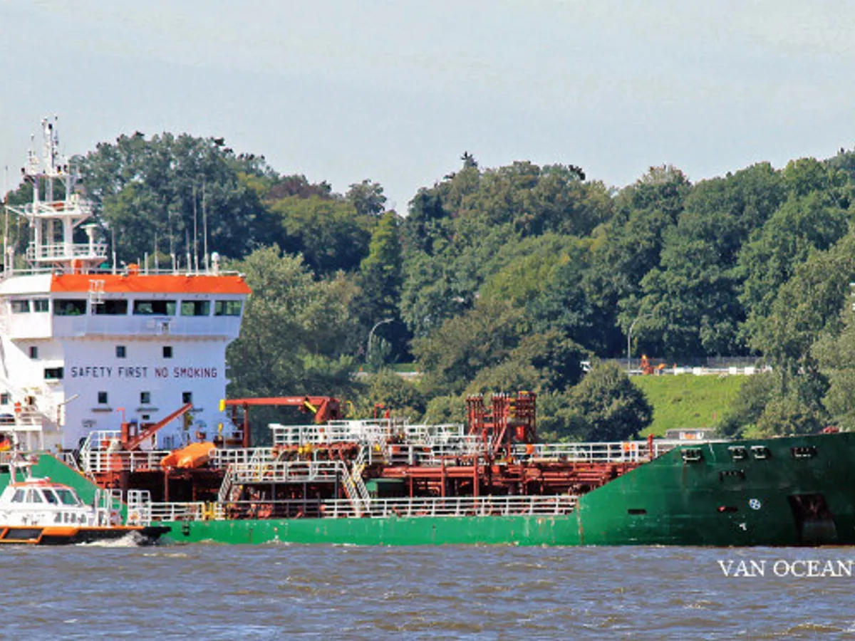 Oil/Chemical tanker for sale
