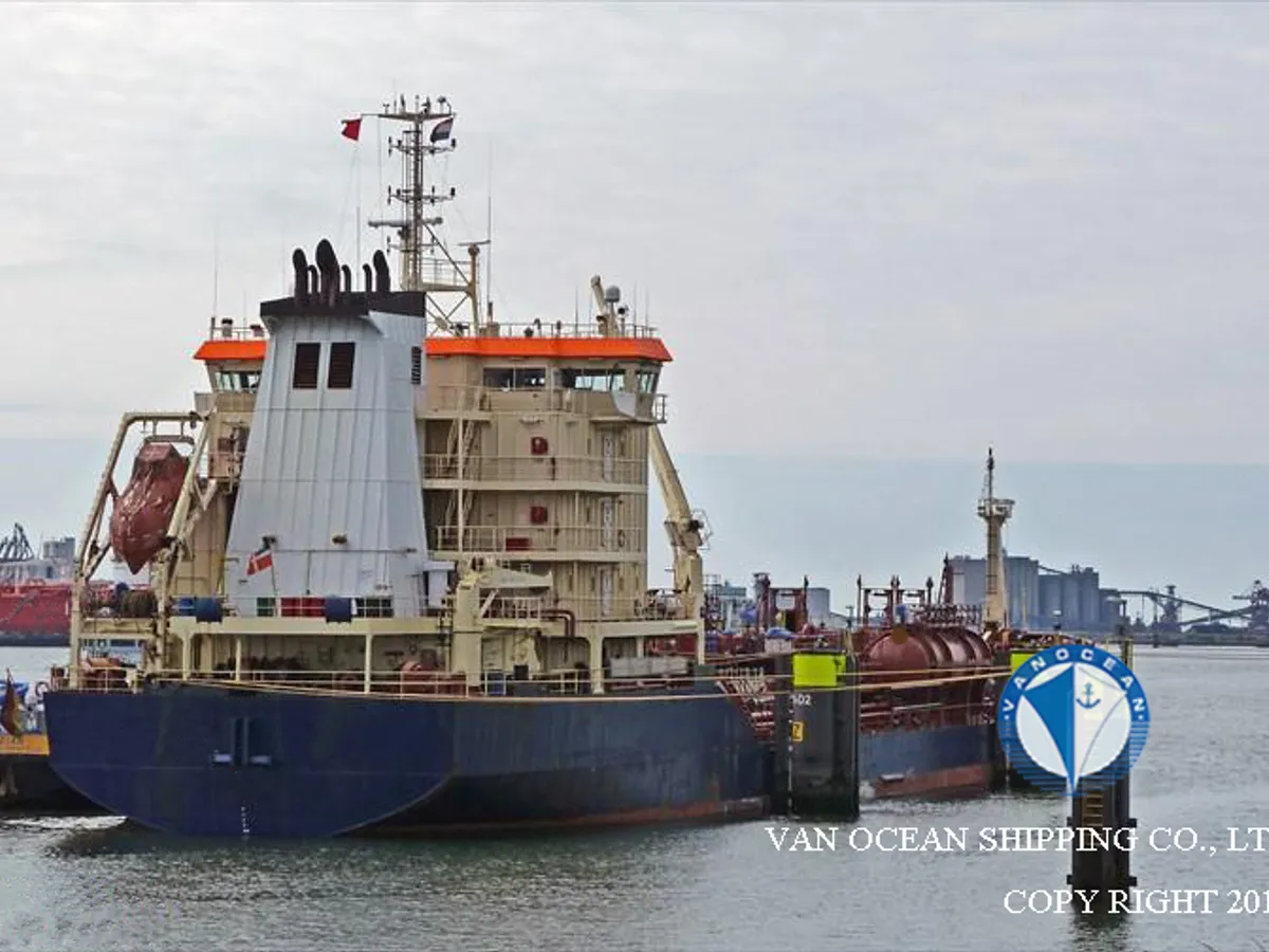 Oil/Chemical tanker for sale