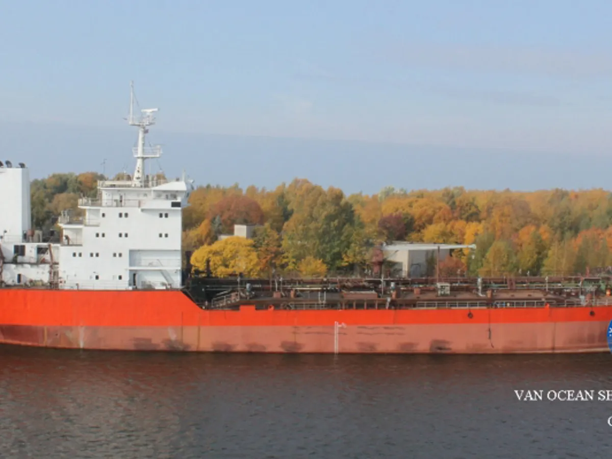 Oil/Chemical tanker for sale