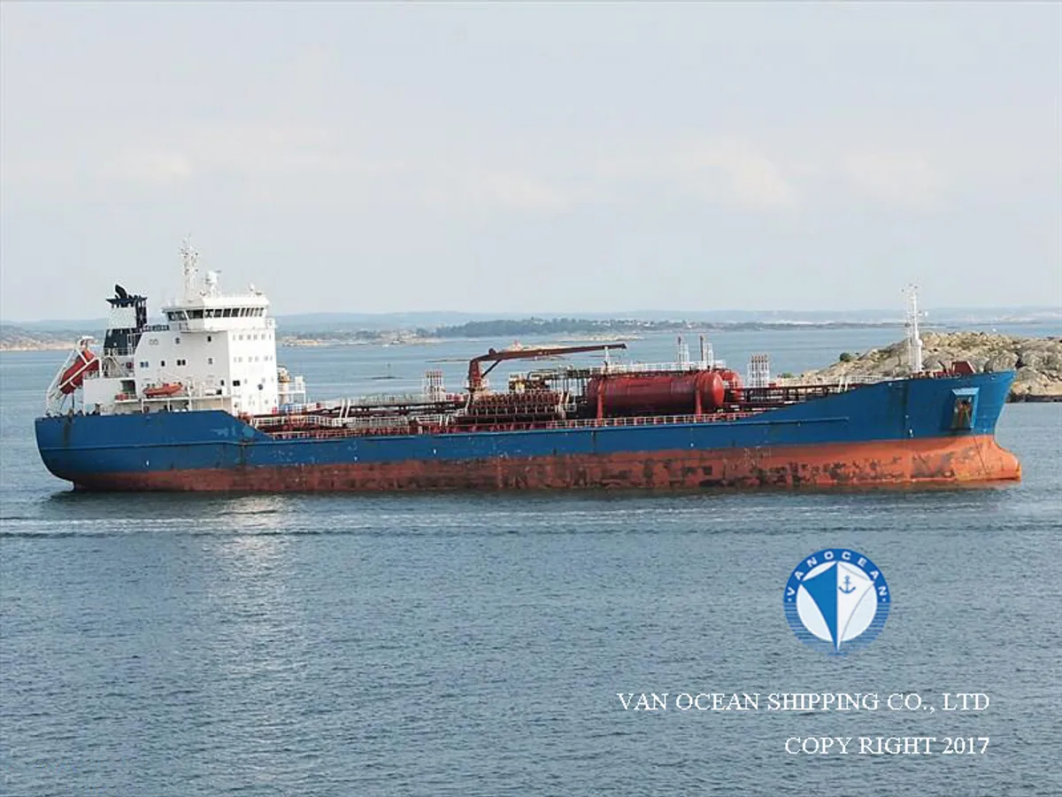 Oil/Chemical tanker for sale