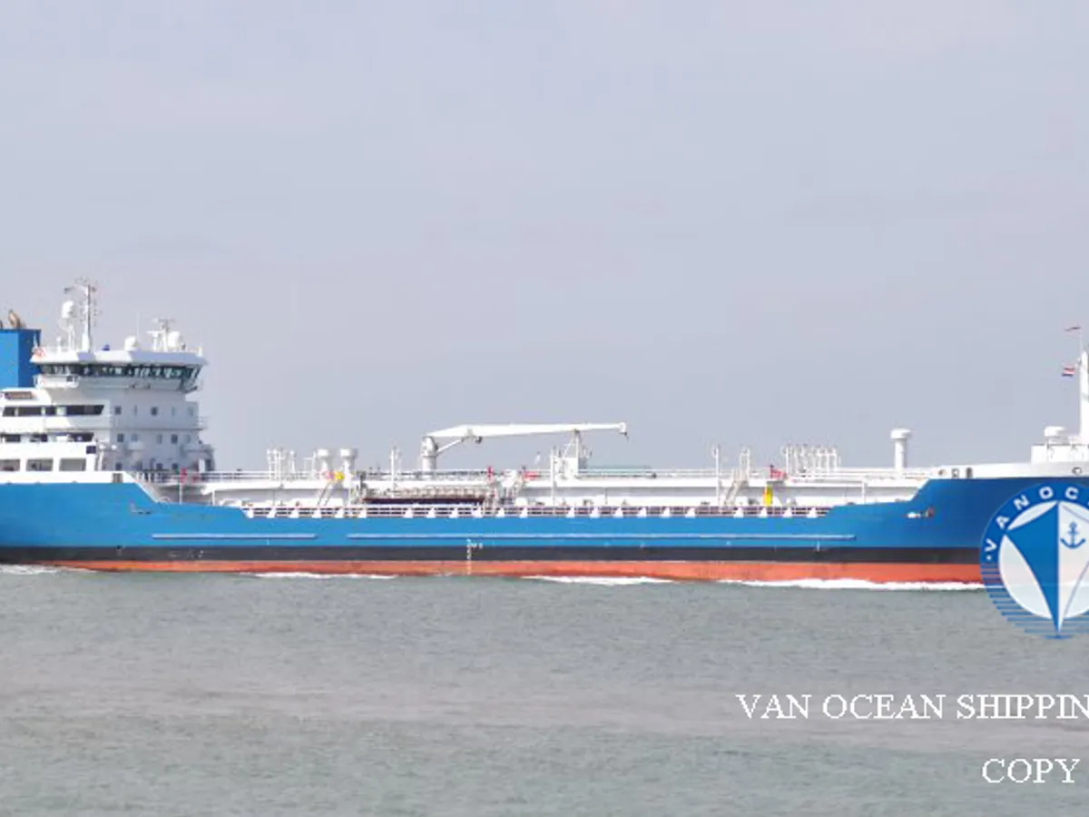 Oil/Chemical tanker for sale