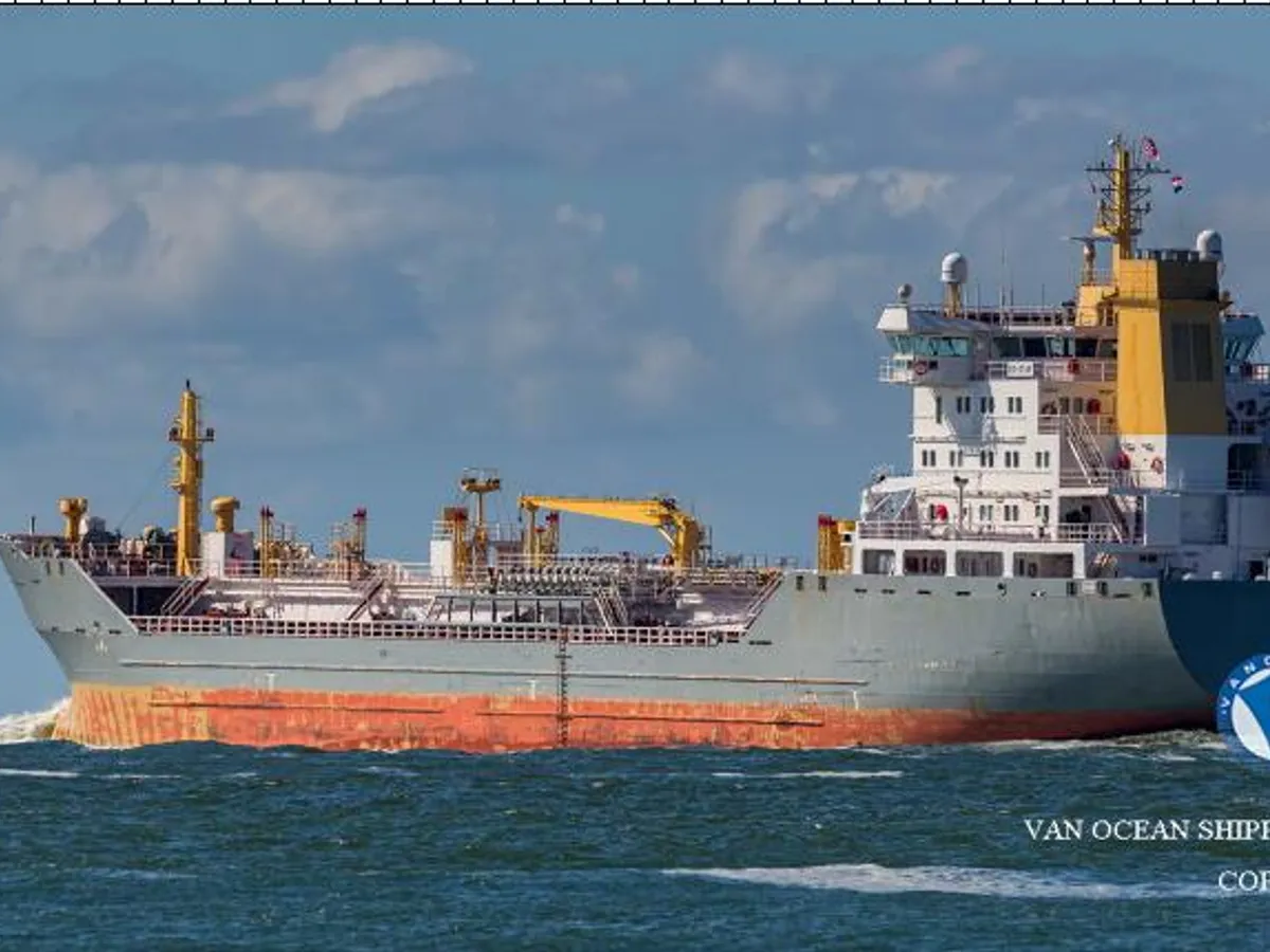 Oil/Chemical tanker for sale