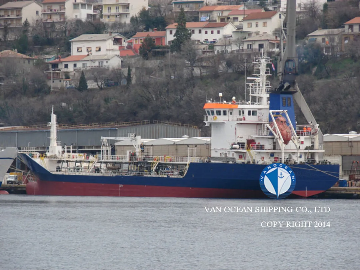 Oil/Chemical tanker for sale