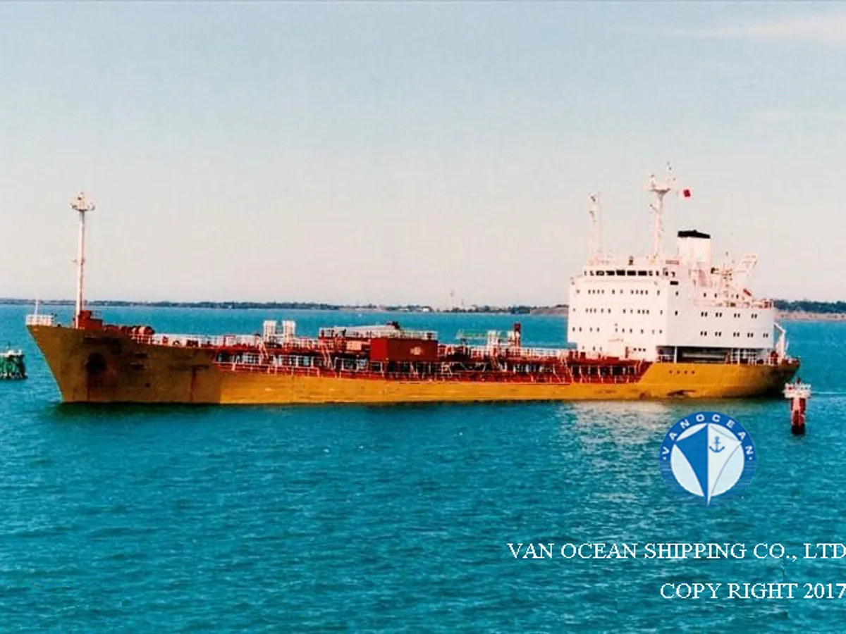 Oil/Chemical tanker for sale