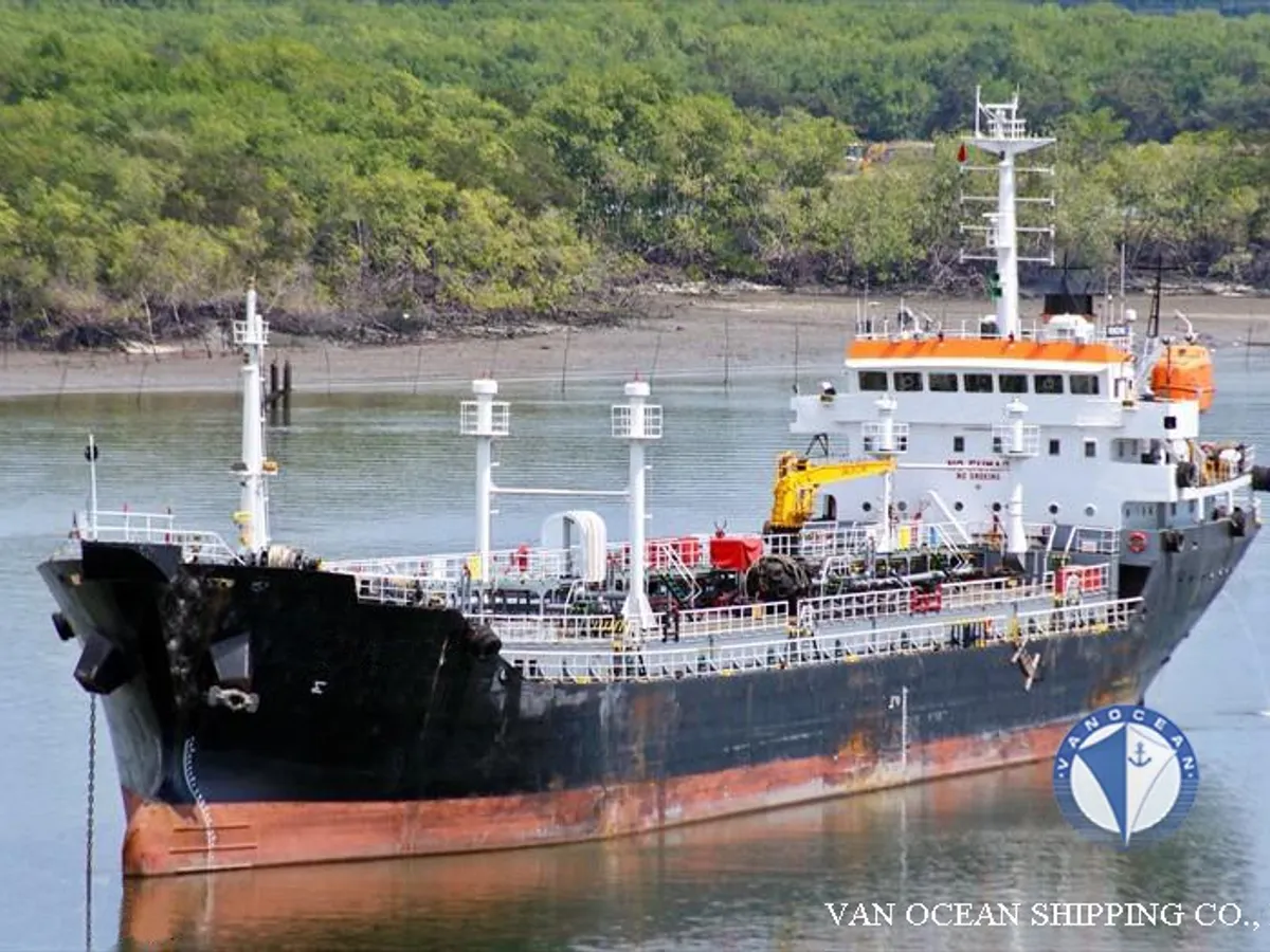Oil/Chemical tanker for sale
