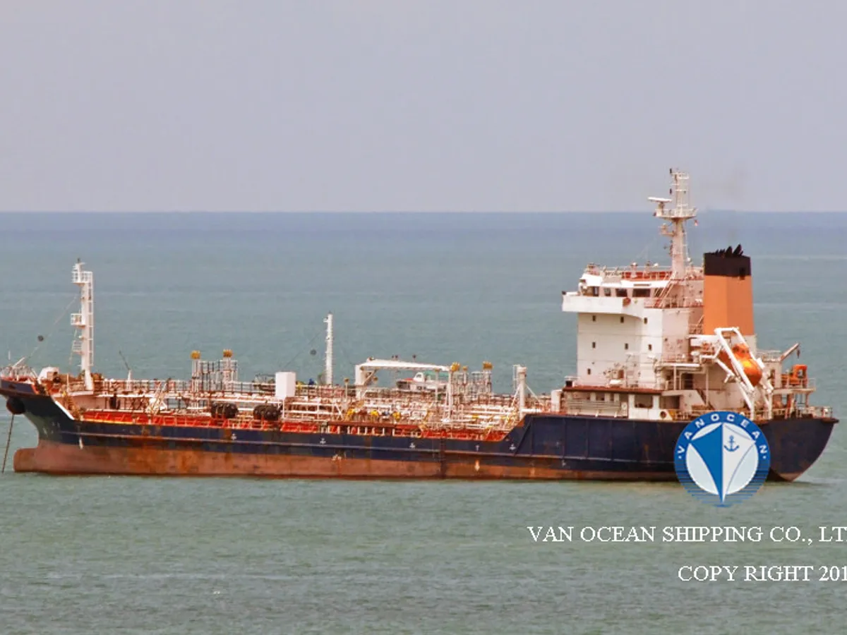 Oil/Chemical tanker for sale