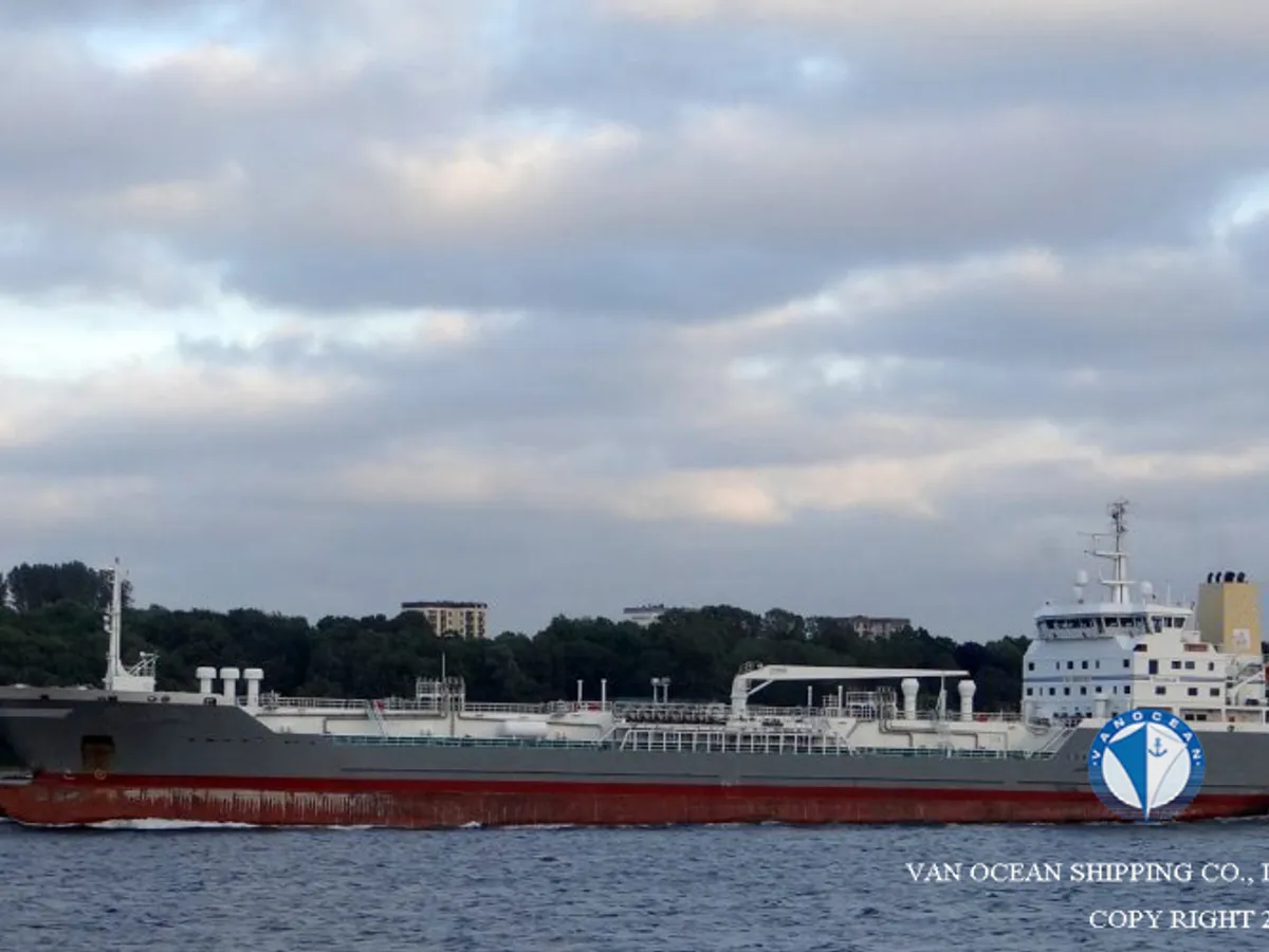 Oil/Chemical tanker for sale