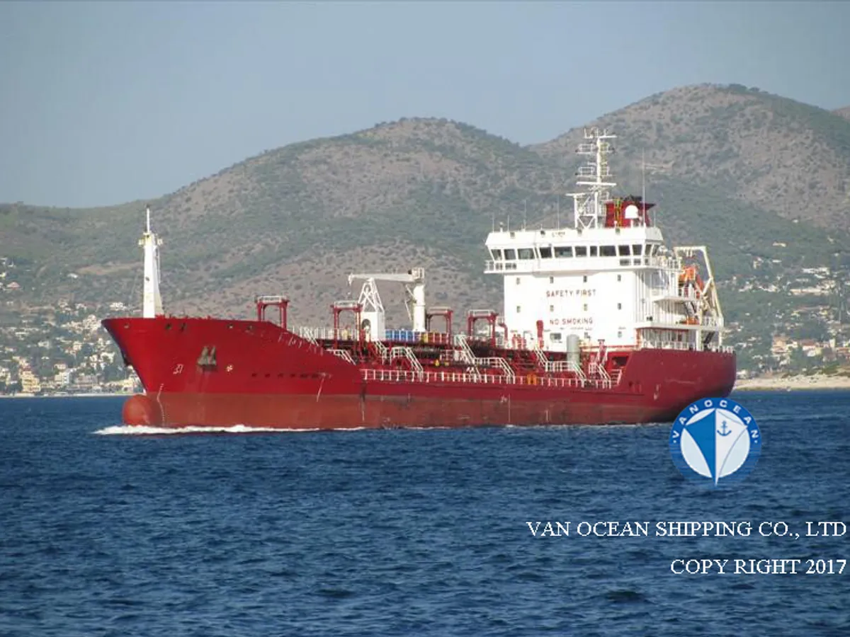 Oil/Chemical tanker for sale