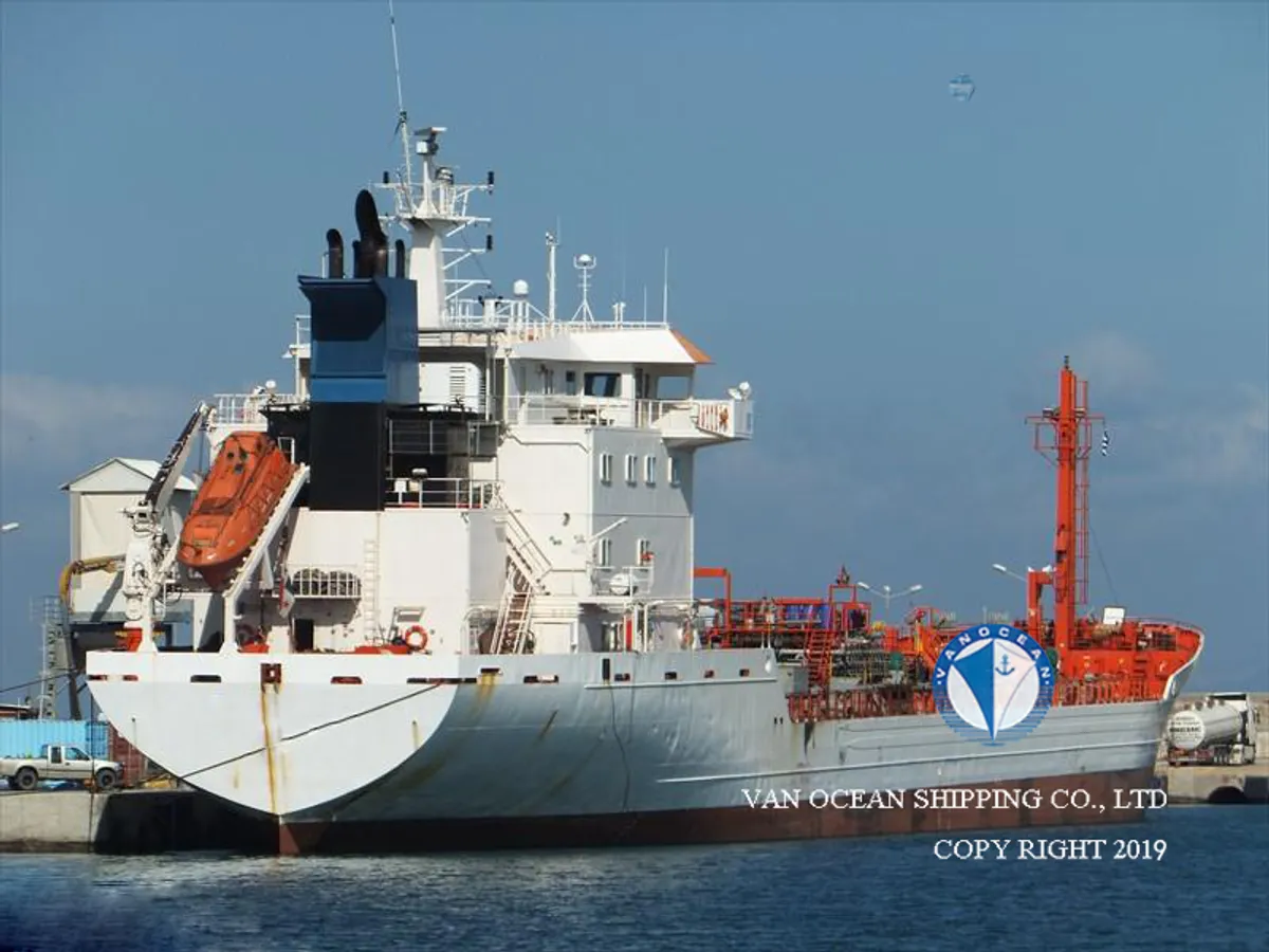 Oil/Chemical tanker for sale