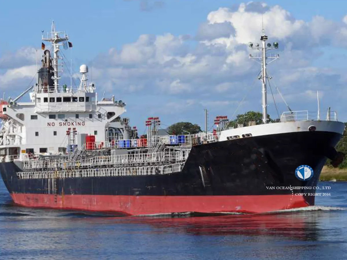 Oil/Chemical tanker for sale