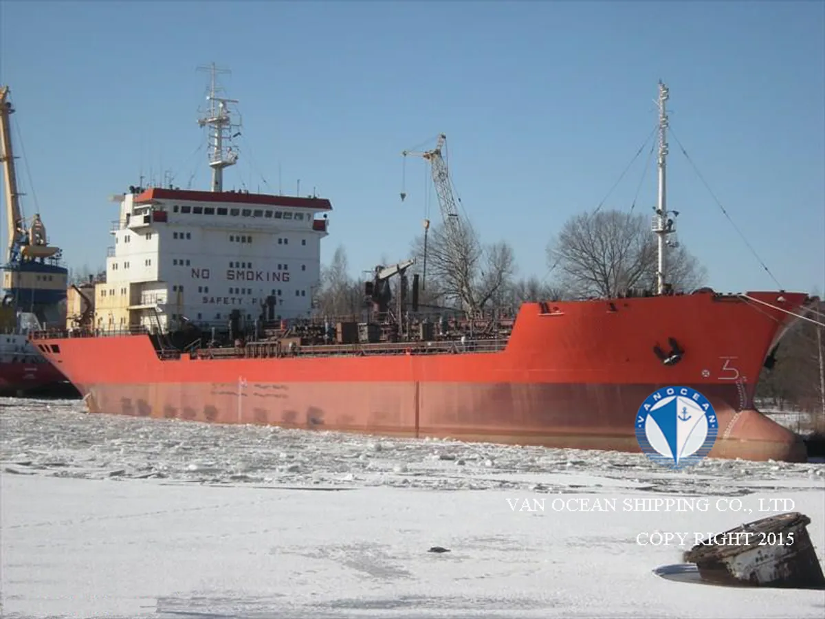 Oil/Chemical tanker for sale