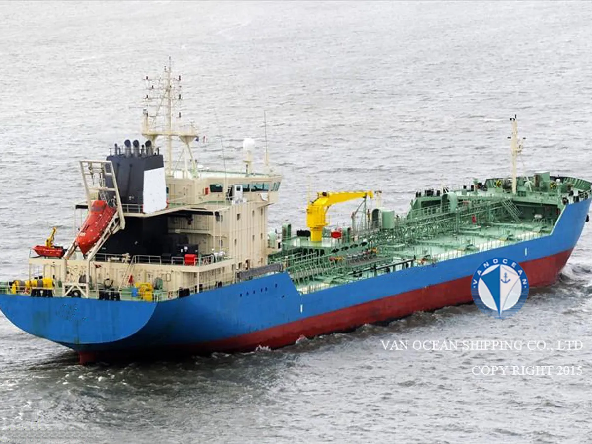 Oil/Chemical tanker for sale