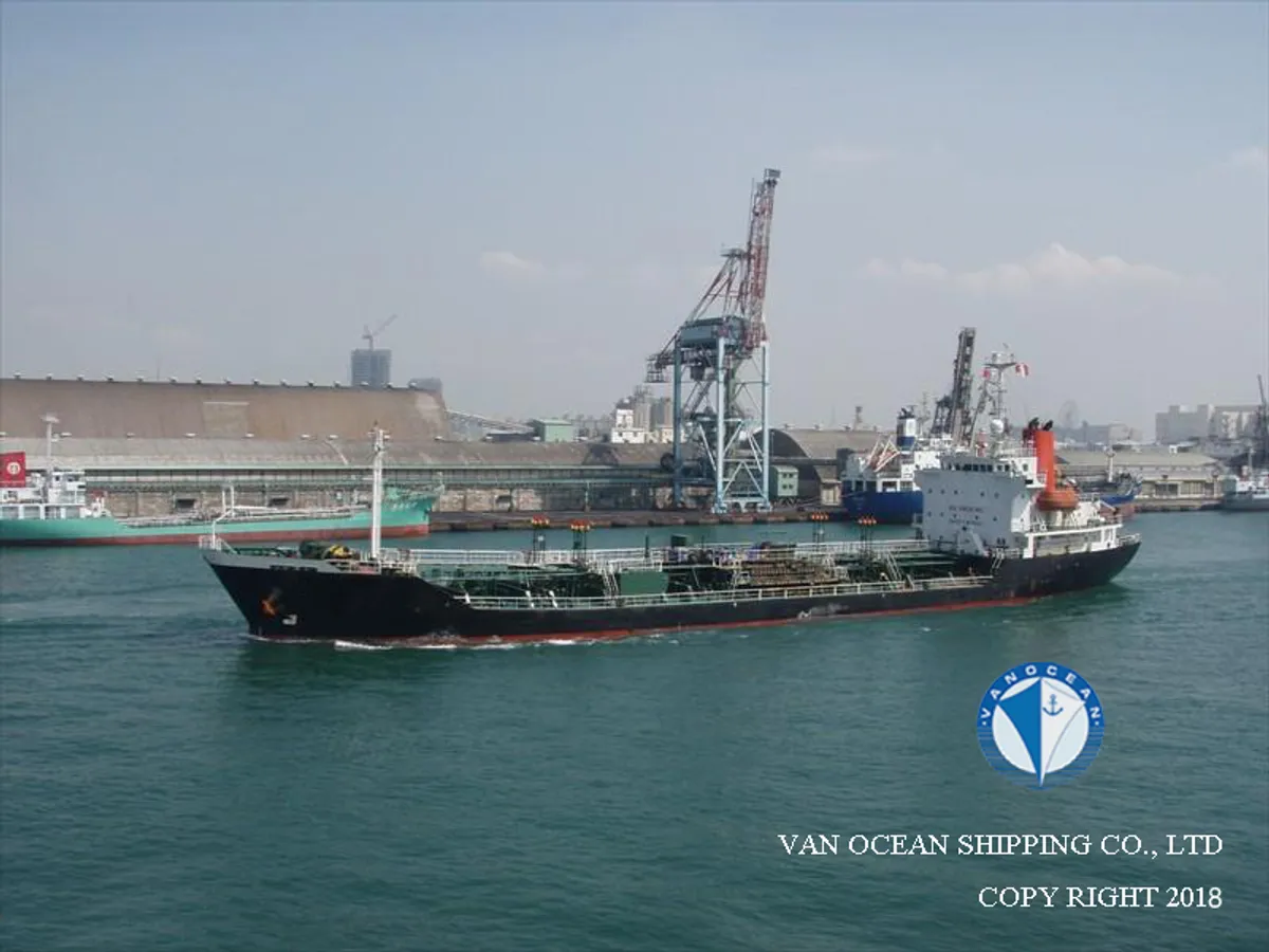 Oil/Chemical tanker for sale