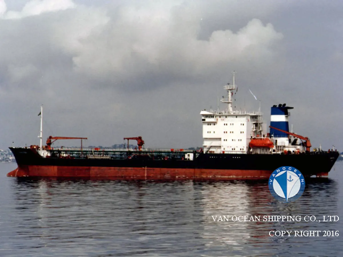 Oil/Chemical tanker for sale