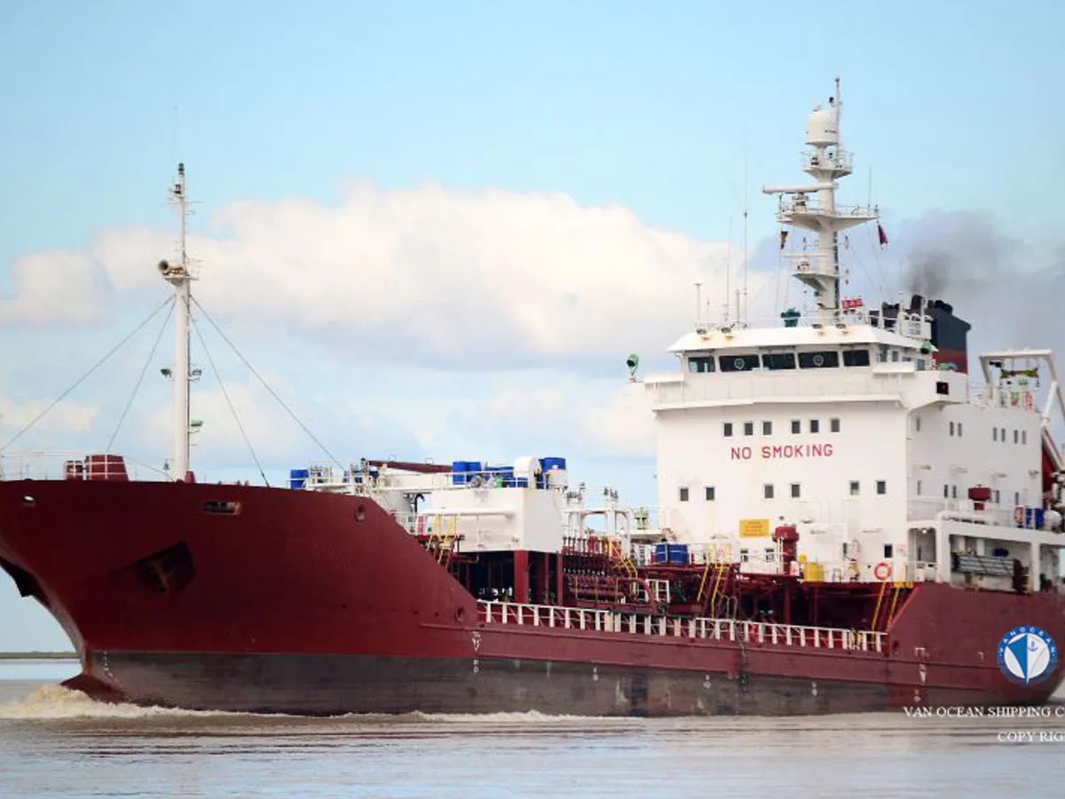 Oil/Chemical tanker for sale