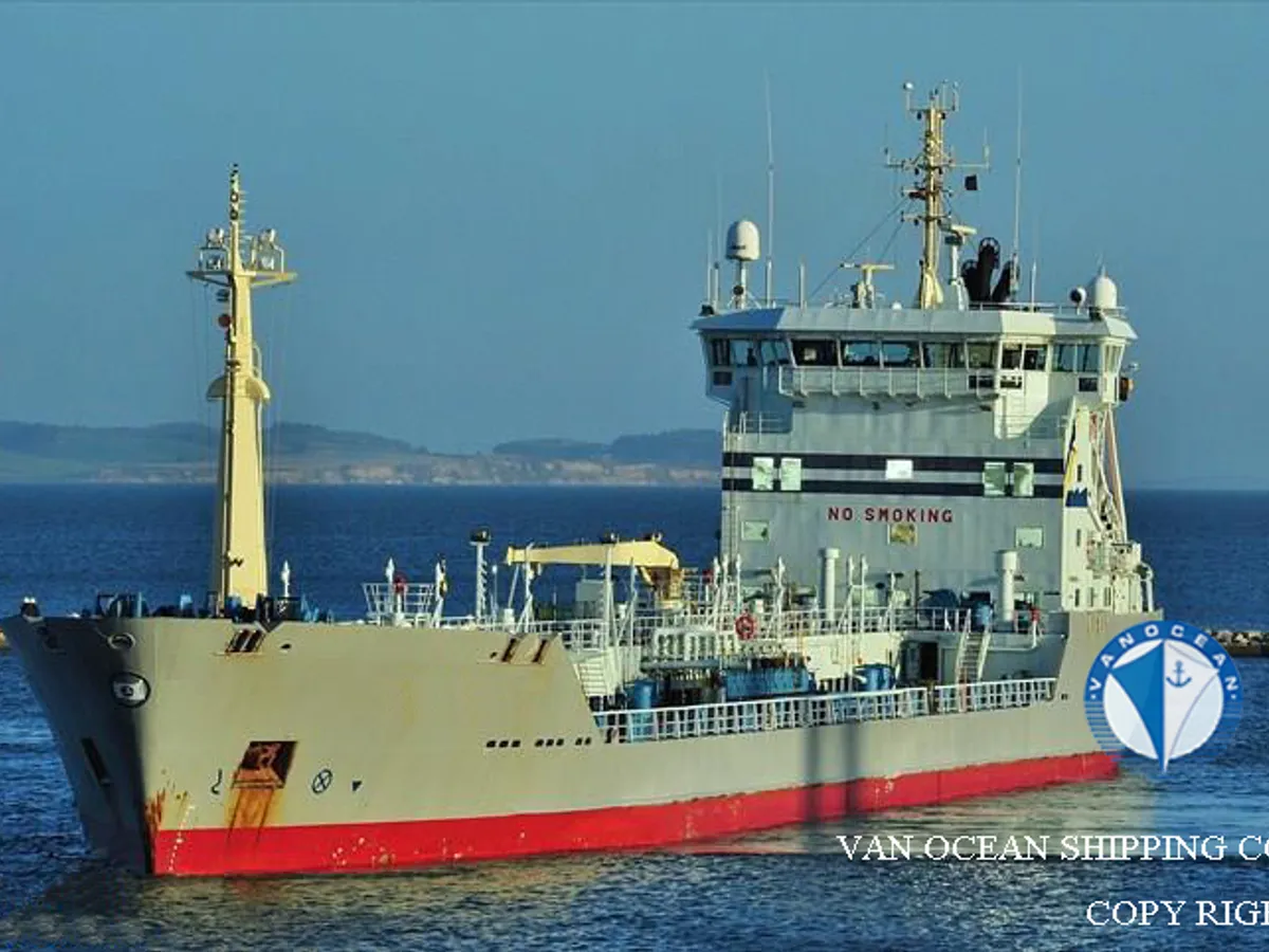 Oil/Chemical tanker for sale
