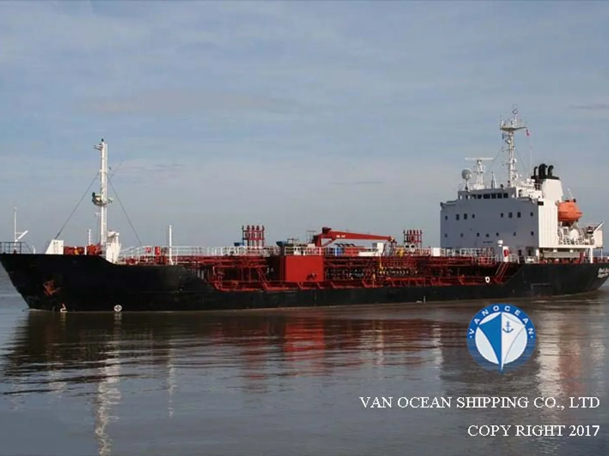 Oil/Chemical tanker for sale