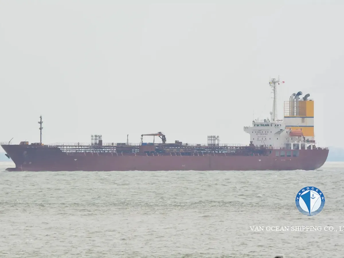Oil/Chemical tanker for sale
