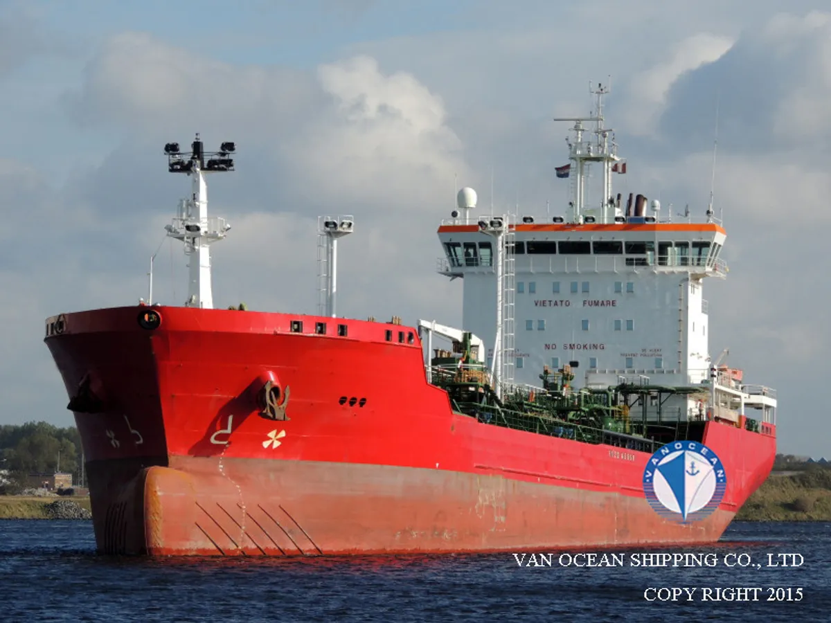 Oil/Chemical tanker for sale