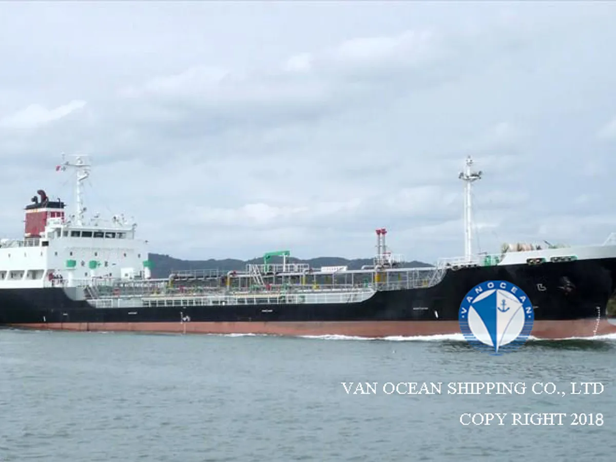 Oil/Chemical tanker for sale