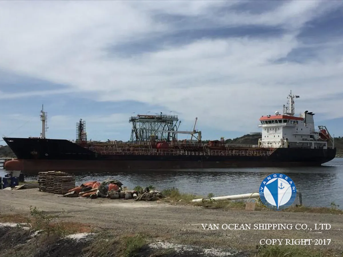 Oil/Chemical tanker for sale