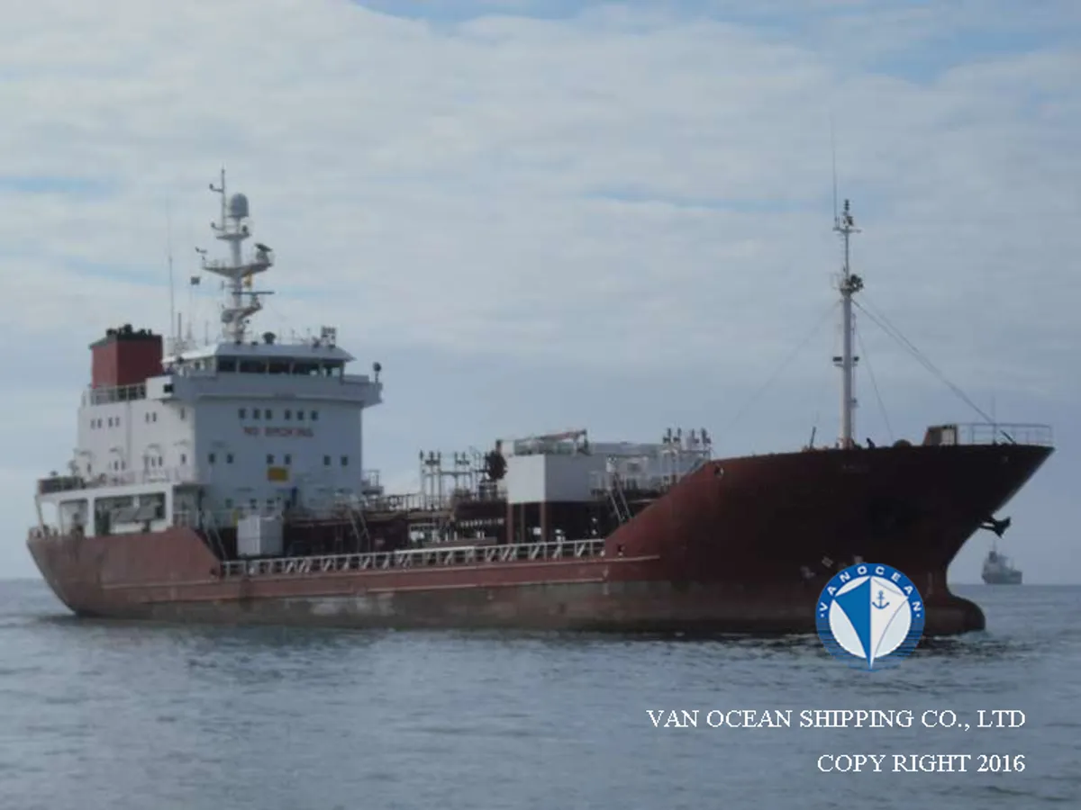 Oil/Chemical tanker for sale