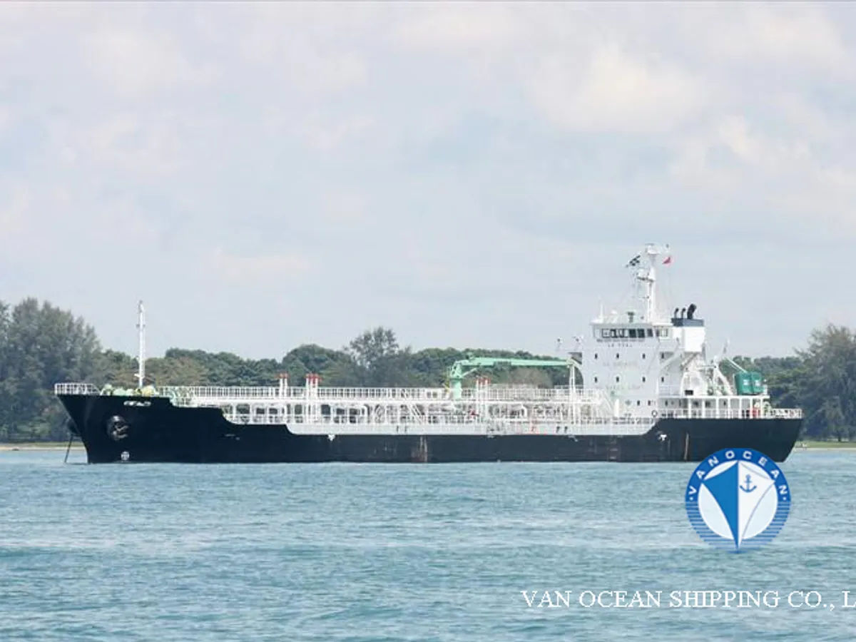 Oil/Chemical tanker for sale
