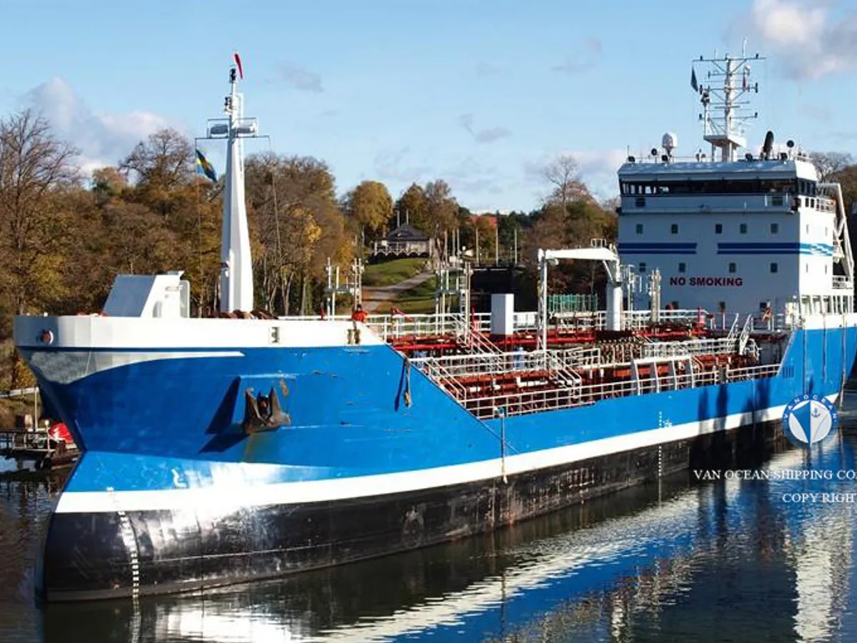 Oil/Chemical tanker for sale